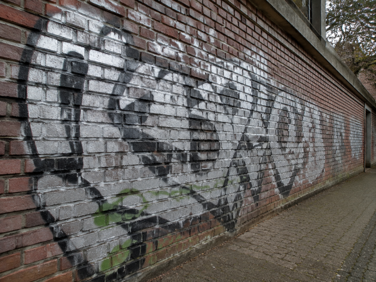 Graffiti auf Klinker